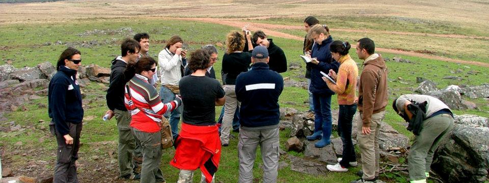 En áreas de gran impacto económico y social como la salud, la energía, los recursos naturales, el clima y el medio ambiente.